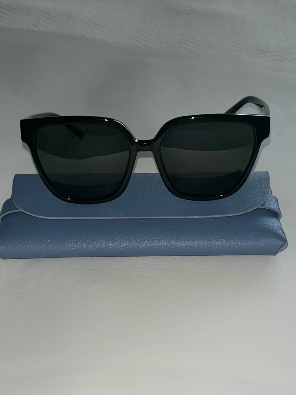 Black polarized Women's Sunglasses Rectangular Frame. J Mcglaughlin Aylin